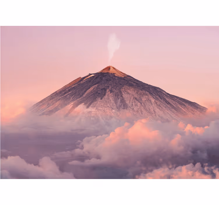山墙壁画烟雾弥漫的火山峰 - TenStickers