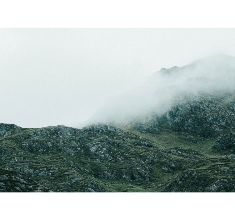 山墙壁画在浓雾中的景色 - TenStickers