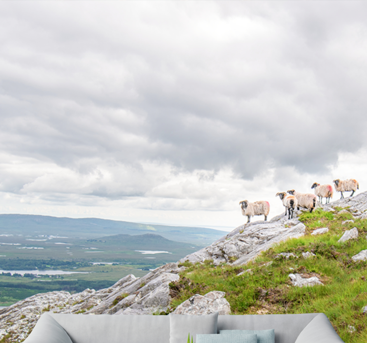 其他动物壁画在坡上的小羊 - TenStickers