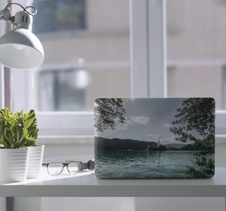 笔记本电脑皮肤 风景秀丽的湖景 - TenStickers