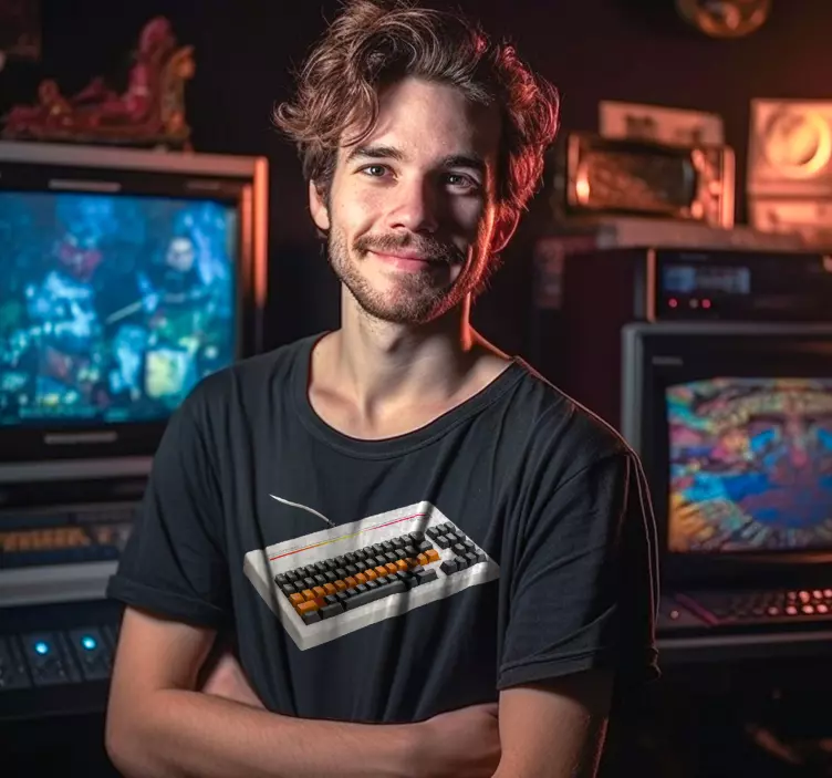 T恤衫 复古计算机键盘 - TenStickers